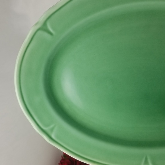 Mount Clemens Pottery Petal Green Oval Serving Platter - Picture 8 of 15